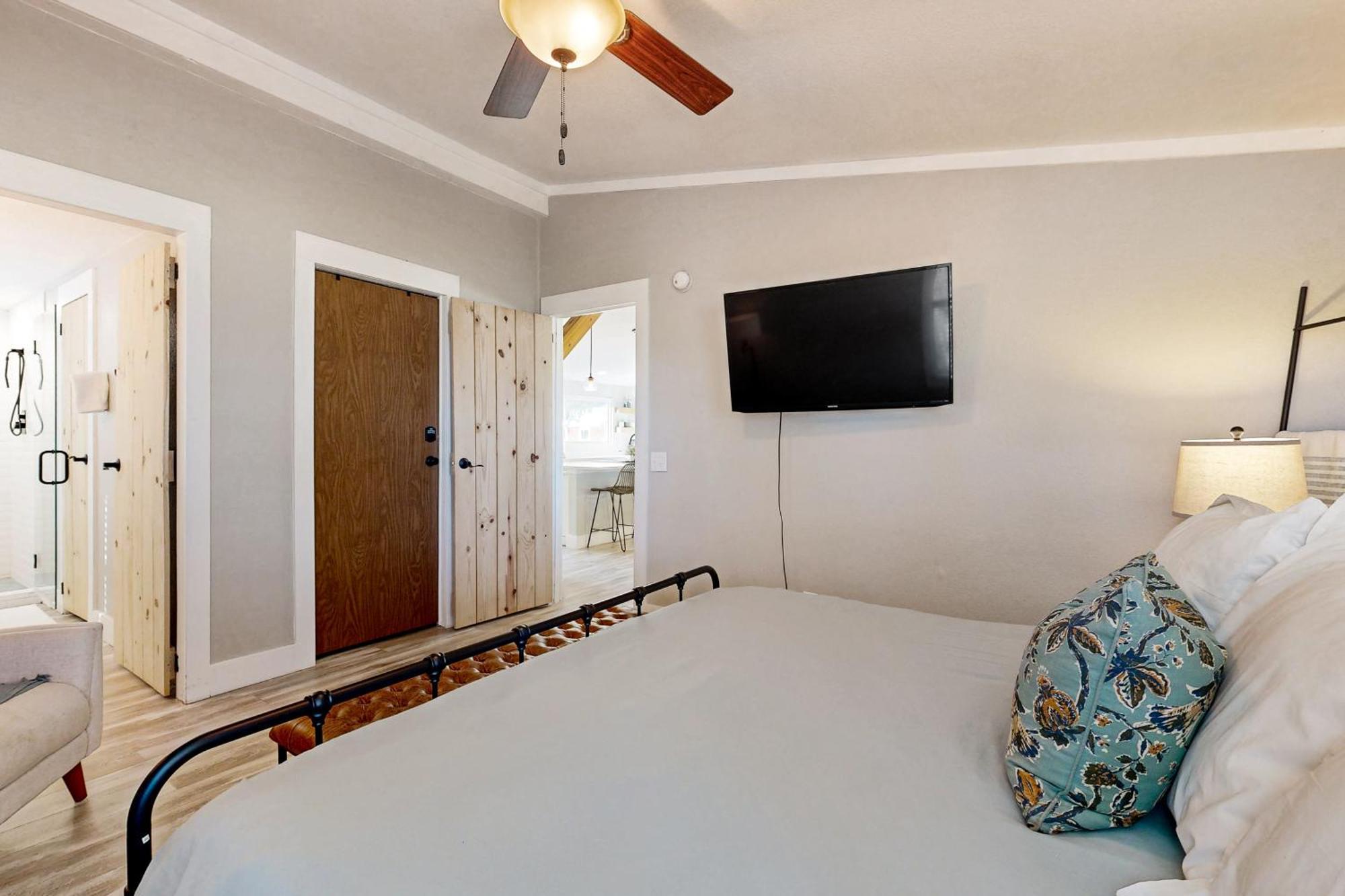 Buchanan Living * Burnet